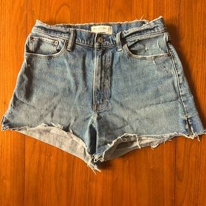 Abercrombie Curve Love High Rise 4in Mom Shorts, Size 30